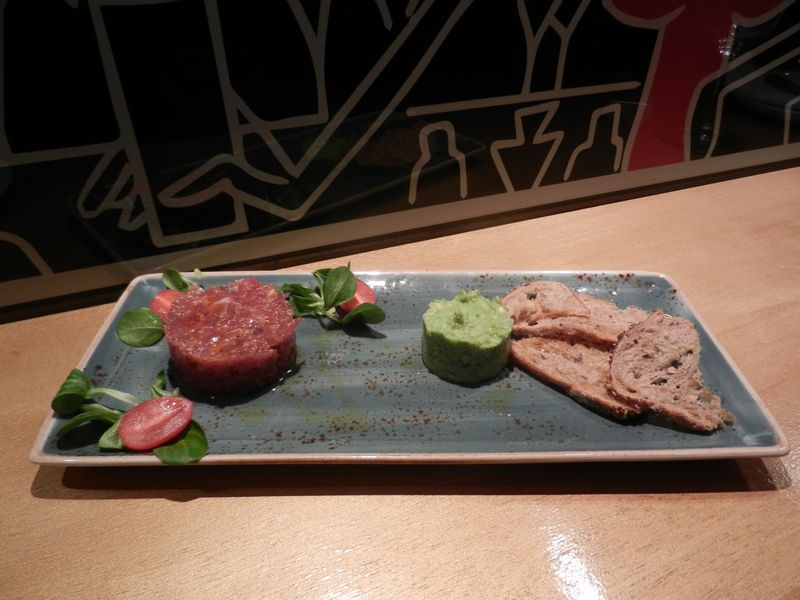 Tartar de atún con guacamole